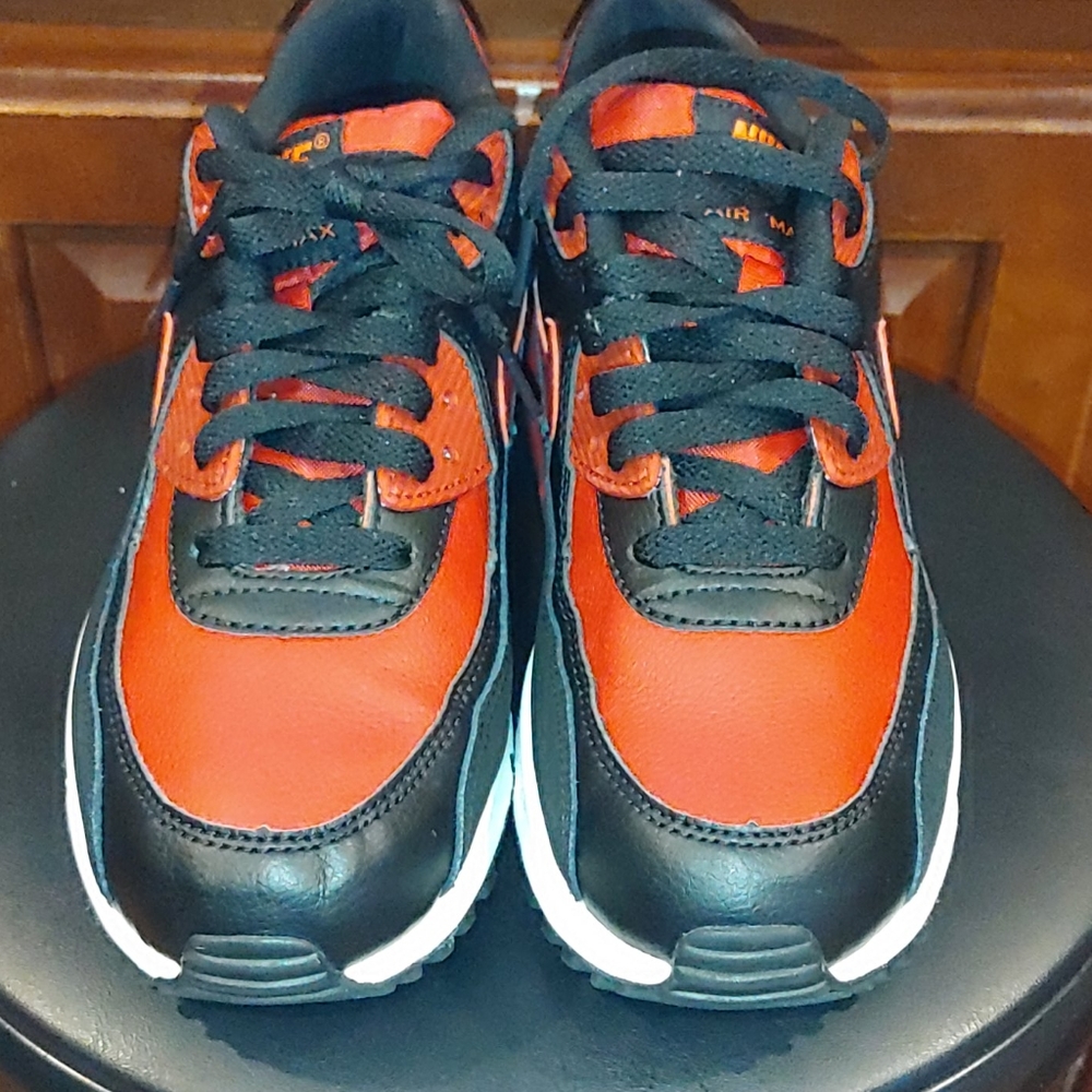 Black and red Nike Air Max